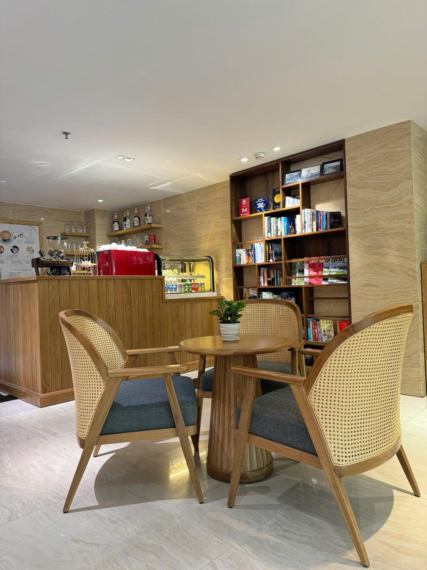 Ramada Encore By Wyndham Saigon D1 - Formerly M Boutique Hotel Saigon Хошимин Екстериор снимка
